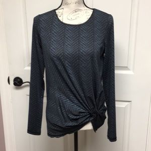 Simply Vera  Vera Wang small top long sleeves